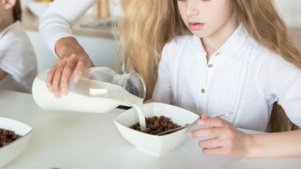  كوب من الحليب او اللبن يعتبر فطور مثالي لطلاب المدارس
