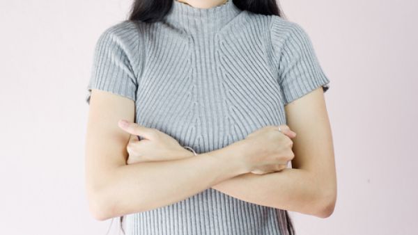 يمتلك جل الألوفيرا خصائص طبيعية تمنع من ترهل الثدي