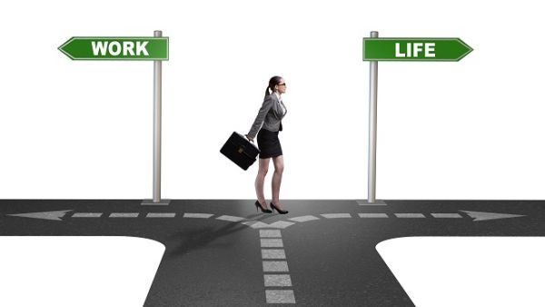 The happiest people and most capable of striking a balance between work and life do not necessarily work fewer hours. (Shutterstock)