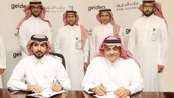 الرئيس التنفيذي والعضو المنتدب لبنك الجزيرة والرئيس التنفيذي لشركة جيديا اثناء توقيع الإتفاقية الرئيس التنفيذي والعضو المنتدب لبنك الجزيرة والرئيس التنفيذي لشركة جيديا اثناء توقيع الإتفاقية