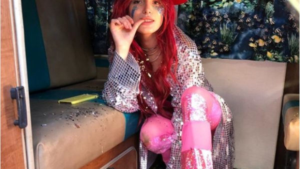 بيلا (instagram.com/bellathorne)