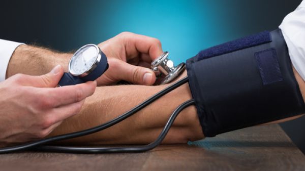 ارتفاع ضغط الدم هو عامل خطر رئيسي لتطور أمراض القلب و السكتة الدماغية 