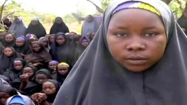 لم يكن برفقة الفتيات اي عناصر أمن. أحضرهن خاطفوهن وتركوهن أمام المدرسة