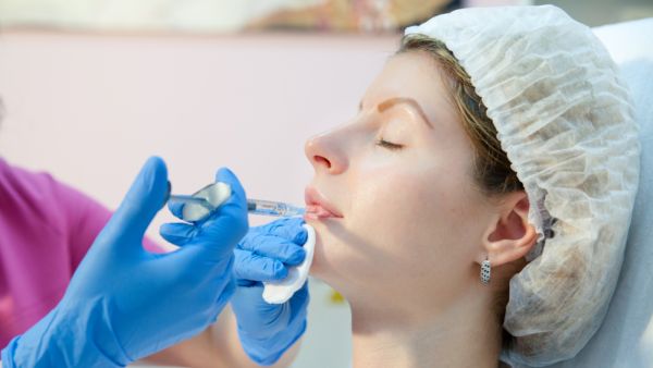 الفيلر في طب الأسنان التجميلي لتصحيح حجم الفم الفيلر في طب الأسنان التجميلي لتصحيح حجم الفم