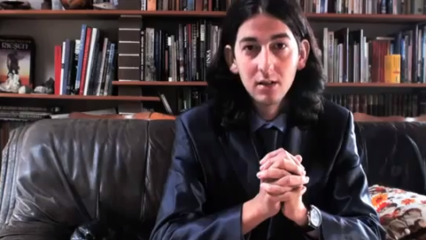 مدون مغربي ظهر في شريط فيديو يدعو للإفطار في رمضان. مدون مغربي ظهر في شريط فيديو يدعو للإفطار في رمضان.