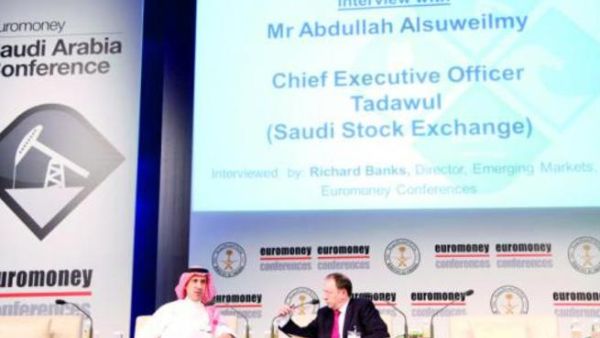 Abdullah Al-Suweilmy with Richard Banks, director, emerging markets of Euromoney, in Riyadh. (AN photo by Ahmed Fathy)