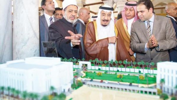 King Salman was briefed on the restoration of the 1000 year old mosque and plans for the Islamic city. (SPA)