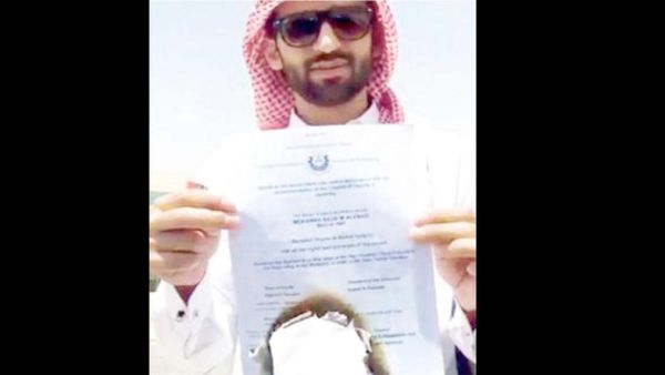 Last year, a jobless Saudi dentist filmed himself burning his dentistry certificate outside the Civil Service Ministry building in Hafr Al-Batin city because he could not find a job. (Twitter)