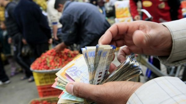 The Gaza Strip’s Hamas-run government continues to face a dire financial crisis that has prevented it from regularly paying the salaries of many public employees. (Paltoday.ps)