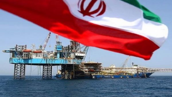 Iran is now pumping 3.7 million barrels of crude oil per day and seeks to regain its market share of pre-sanctions levels of 4 million barrels per day. (File photo)