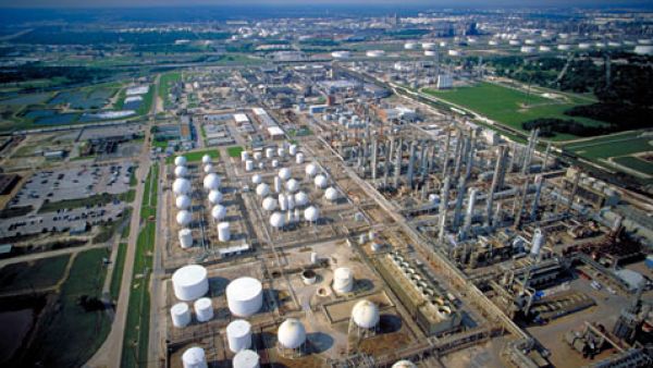 Port Arthur Refinery in Houston, which will be solely controlled by Saudi Refining Inc after the breakup of Motiva. (AFP/File)