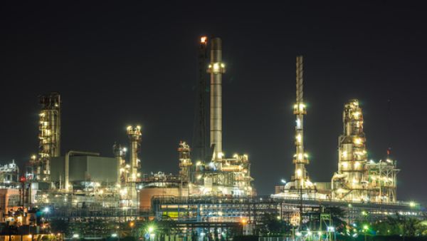 Up to fifteen oil producing countries, which produce 73 percent of the world's oil, are prepared to freeze their oil production. (File photo)