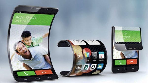 ET News predicts that Apple, Google and Microsoft will all seek to launch folding display smartphones in order to be seen as innovators, rather than low-level smartphone manufacturers. (Twitter)