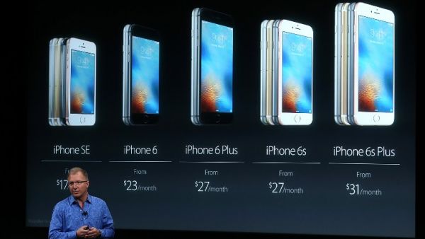 Apple Vice President of Product Marketing Gregory Joswiak introduces the new iPhone SE at Apple headquarters in Cupertino, California on March 21, 2016. (AFP/Josh Edelson)
