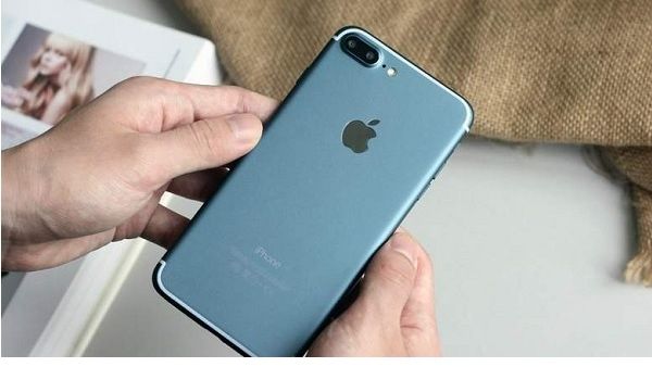 A leak of the purported iPhone 7 Plus. Notice the dual-camera on it. (Khaleej Times)