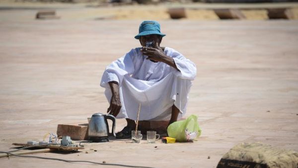 An Egyptian worker drinks tea at Karnak temple in Luxor, Egypt, on June 11, 2015. (AFP/Mohamed el-Shahed)