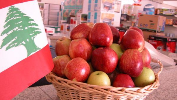 The closure of the Nassib border crossing translated into a heavy drop in Lebanese agricultural exports from 533.18 tons in 2014 to 360.76 tons in 2016. (File photo)