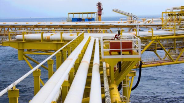 With the two latest deals, Egypt's petroleum sector would have concluded 76 deals for oil and gas exploration with international companies since November 2013. (Shutterstock)