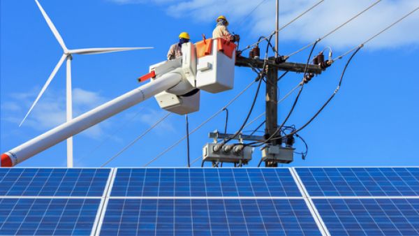 Saudi Arabia plans to award contracts for two new solar and wind power plants. (File photo)