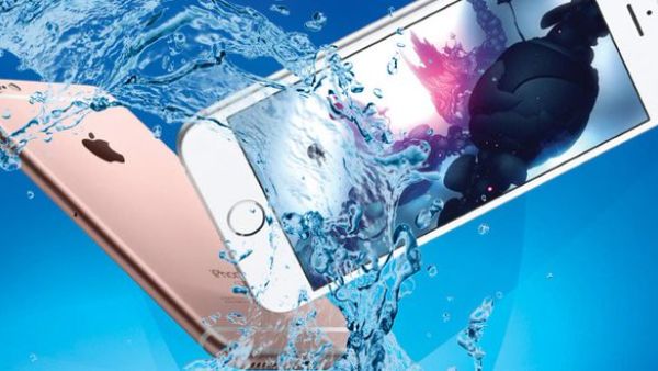 The iPhone 7 generation with an IP67 rating claims water resistance in “up to a depth of 1 metre for up to 30 minutes.” (Apple/Twitter) The iPhone 7 generation with an IP67 rating claims water resistance in “up to a depth of 1 metre for up to 30 minutes.” (Apple/Twitter)