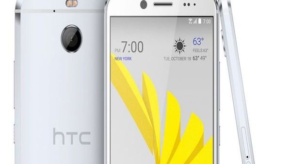 One of the key selling points of the HTC 10 evo is that the phone supports HiRes audio which is the reason a USB Type-C headset is included with the package. (PhoneAndroid.com)