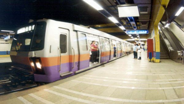 Last year, Egypt’s transportation ministry announced it would double the price of Cairo's metro tickets to EGP 2 before the end of the 2016 fiscal year, but the changes were not implemented. (Wikimedia Commons)