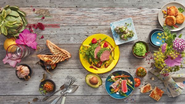 Celebrating the fusion of sunshine and seasonal fare, the brand’s global food and beverage campaign, California dreamin’. Celebrating the fusion of sunshine and seasonal fare, the brand’s global food and beverage campaign, California dreamin’.
