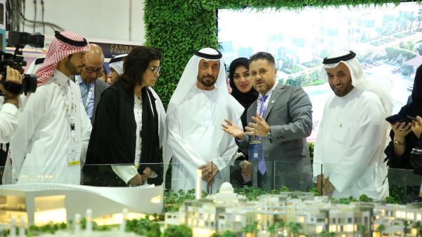 While touring the show, HH Sheikh Mohammed bin Khalifa Al Maktoum visited several exhibitors including Azizi Developments, Dubai Sports City, Dubai Police, Danube and Ministry of Housing in Saudi Arabia among others