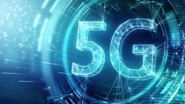 5G will work seamlessly with other technologies to make travel as safe and as smooth as possible. (Shutterstock)