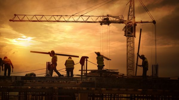 GCC Construction Contracts Plummet 39 Percent in Value Terms. (Shutterstock)