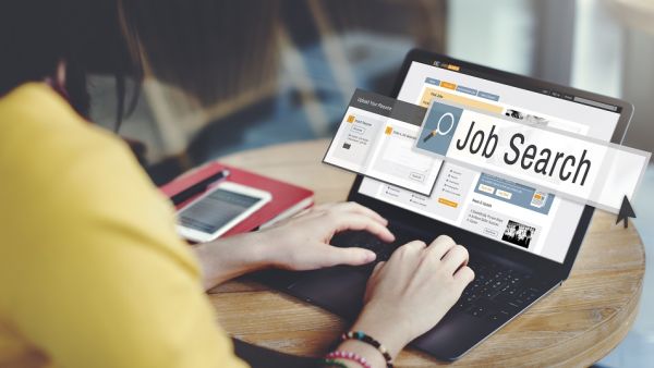 With so many young job seekers and recent graduates competing for entry level jobs, securing an early-career position is a challenge. (Shutterstock)