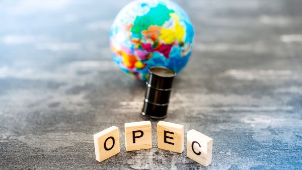 The monthly average of the OPEC basket price hit USD 63.83 pb in February and USD 66.37 pb in March. (Shutterstock)