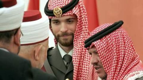 الأمير هاشم برفقة العاهل الأردني
