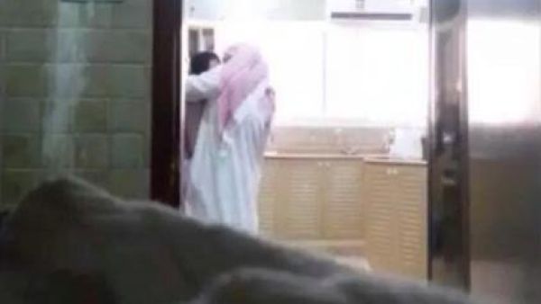 سعودية تفضح زوجها الخائن