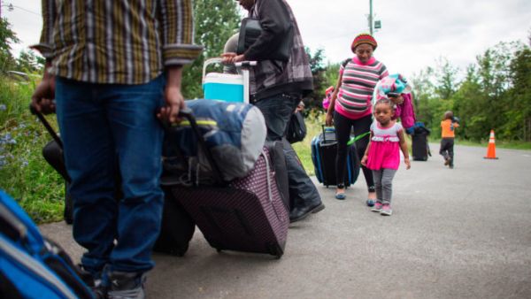 Haitians crossing the border from the U.S. to Canada near Champlain, New York on Aug. 6, 2017. (AFP/ File Photo)