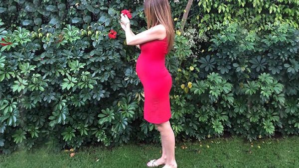 Carole looks pretty in pink and PREGNANT! (Facebook)