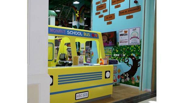 تشكل "تشكي مانكيز" فسحة للعب والتعلم والترفيه والاحتفال بأعياد الميلاد للأطفال الذين تتراوح أعمارهم بين 1 - 8 أعوام.