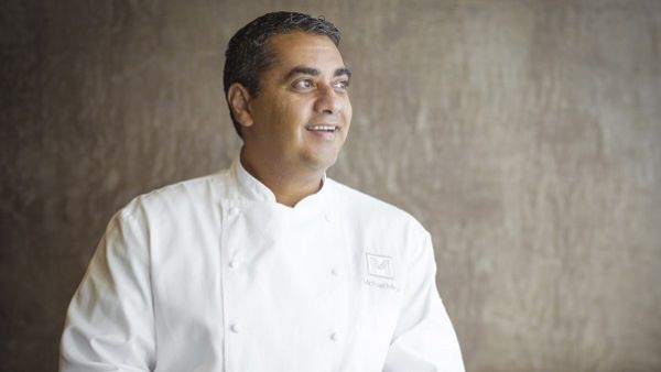 الشيف الأمريكي مايكل مينا