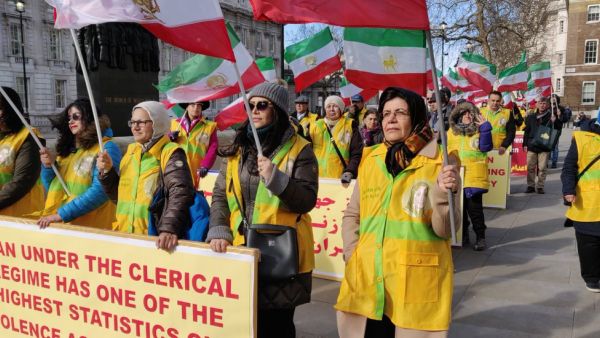 Iranian communities protest for solidarity & support for Iranian women inside Iran on International Womens Day (Twitter)