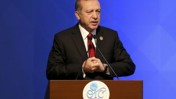 Turkish President Recep tayyip Erdogan at the 13th OIC summit (AFP Photo/Islam Yakut)