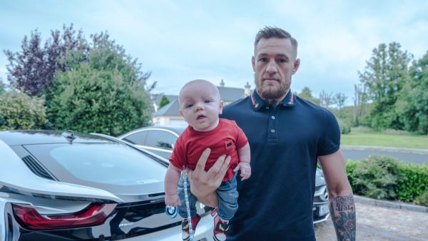 كونر ماكغريغور وطفله