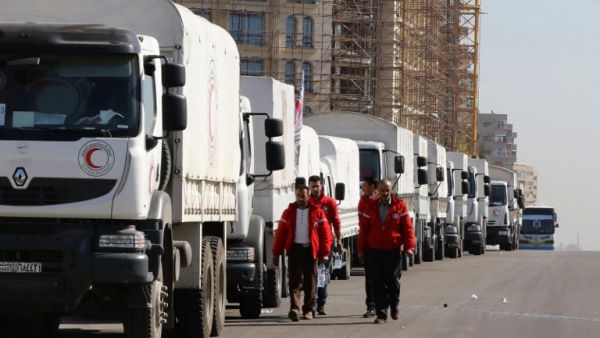 The aid convoy goes through final preparations before departing from Damascus. (AFP/Louai Beshara)