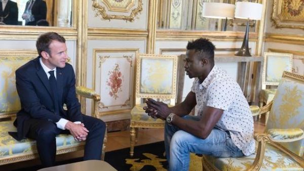  Mamoudou Gassama with French President Macron (Twitter)