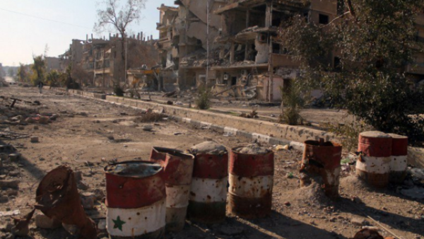 Destruction in the streets of Deir Ezzor. 