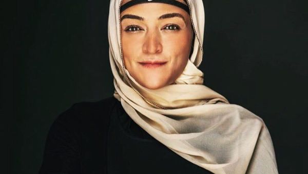 Manal Rostom manirostom, founder of the Facebook group Surviving Hijab (Twitter)