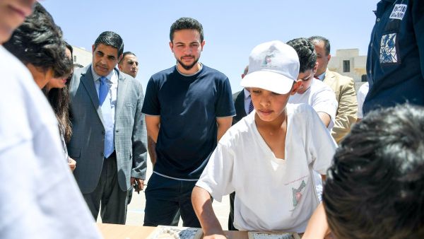 Crown Prince Al Hussein bin Abdullah II pays a surprise visit to Zayd bin Haritha School in Madaba (Twitter)
