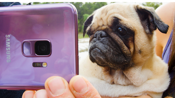 The Samsung Galaxy S9 and S9+’s Super Slow-mo camera captures slow motion video at 960 frames per second.