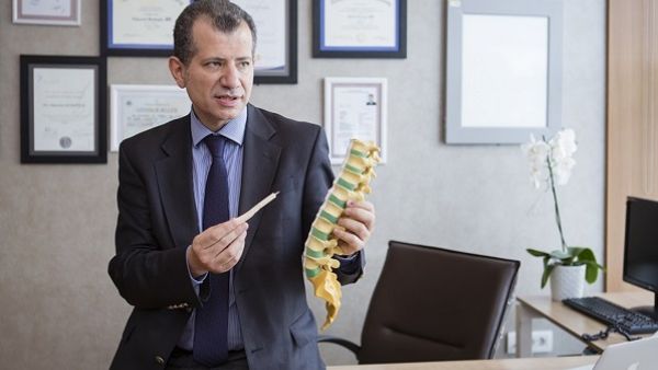 Alpaslan Şenköylü, a spine surgeon specializing in spine deformities from Turkey, will visit the Bone and Joint Center from 24 to 26 April.