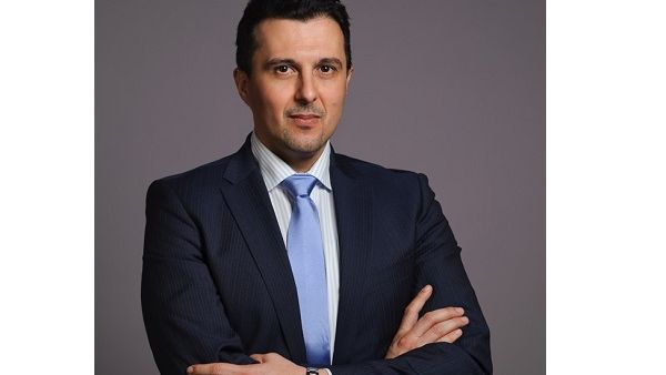 الدكتور طارق الشرقاوي المدير المشارك للاتصالات الاستراتيجية بجامعة جورتاون في قطر. الدكتور طارق الشرقاوي المدير المشارك للاتصالات الاستراتيجية بجامعة جورتاون في قطر.