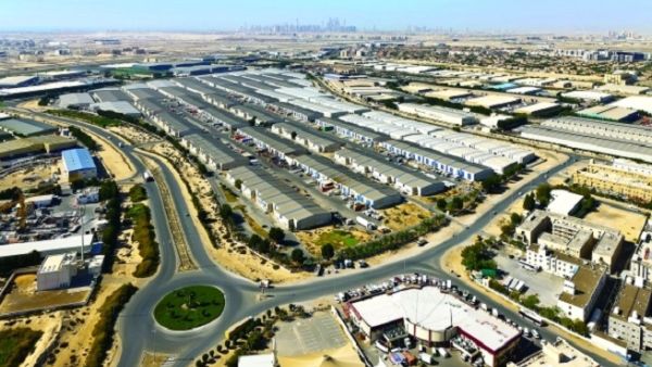 وعلى مدار السنوات السابقة، أنفق مجمع دبي للاستثمار أكثر من 4 مليارات درهم في عمليات تعزيز وتحسين البنية التحتية وفق أرقى المعايير الدولية، بما في ذلك بناء شبكة للطرق الداخلية وأنظمة المياه والكهرباء المتكاملة.